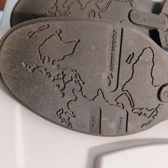 NAOT oxblood shoes Chelsea elastic side panel - Picture 5 of 7